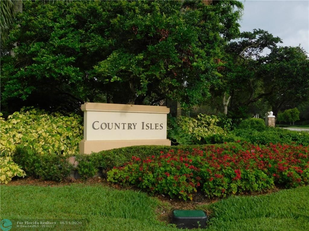 3/2 in Garden Homes at Country Isles for sale 339,900