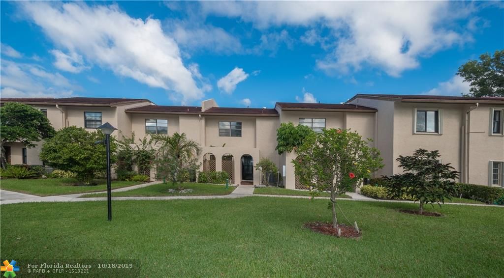 2/2.1 in The Fairways at Boca Lago for sale 189,000