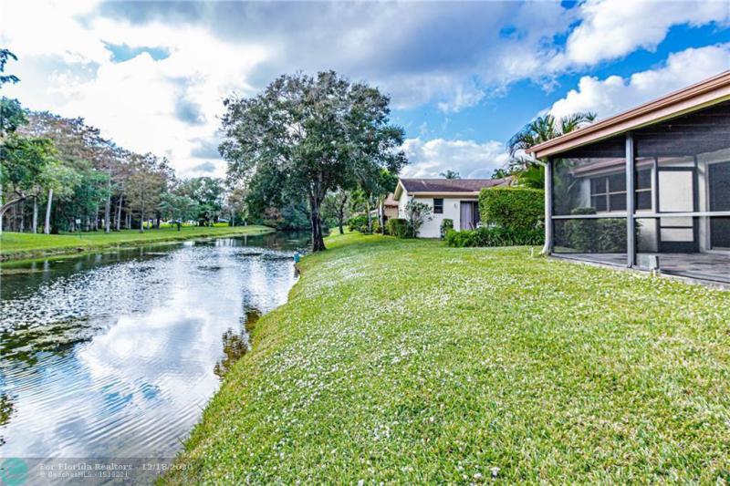 2/2 in Sawgrass Village I at The Township for sale 294,900