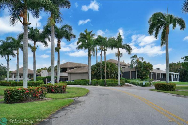 2/2 in The Vistas at Boca Lago for sale 255,000