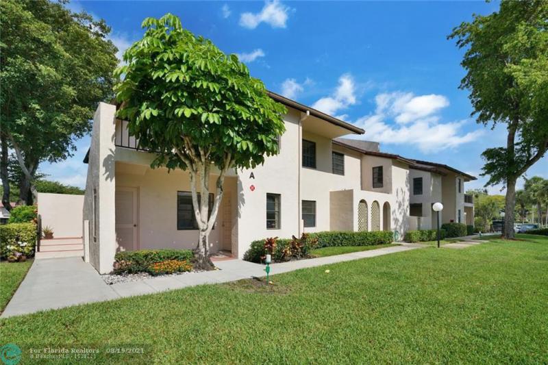 2/2 in The Vistas at Boca Lago for sale 255,000