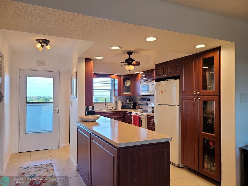 2/2 in HiGreens of Inverrary at Inverrary for sale 139,000