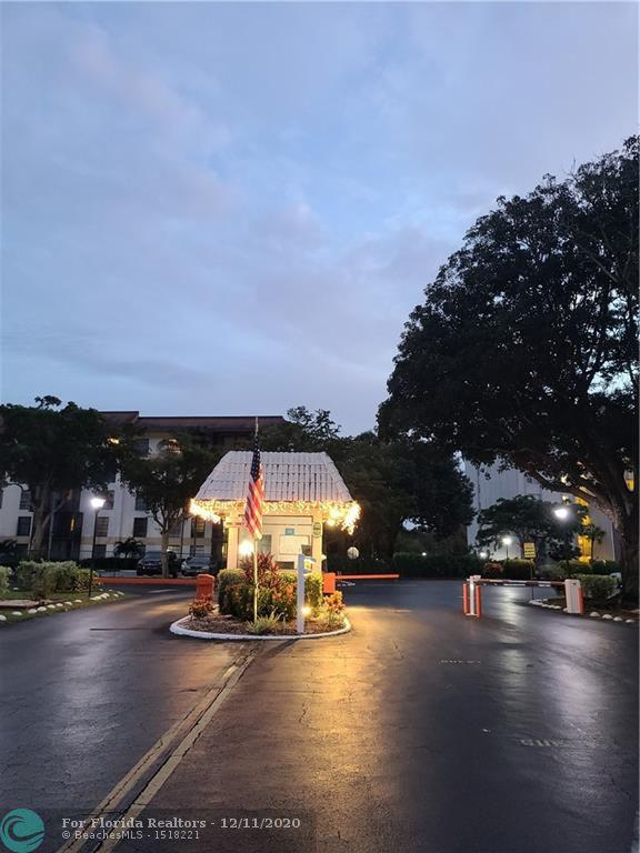 2/2 in HiGreens of Inverrary at Inverrary for sale 139,000