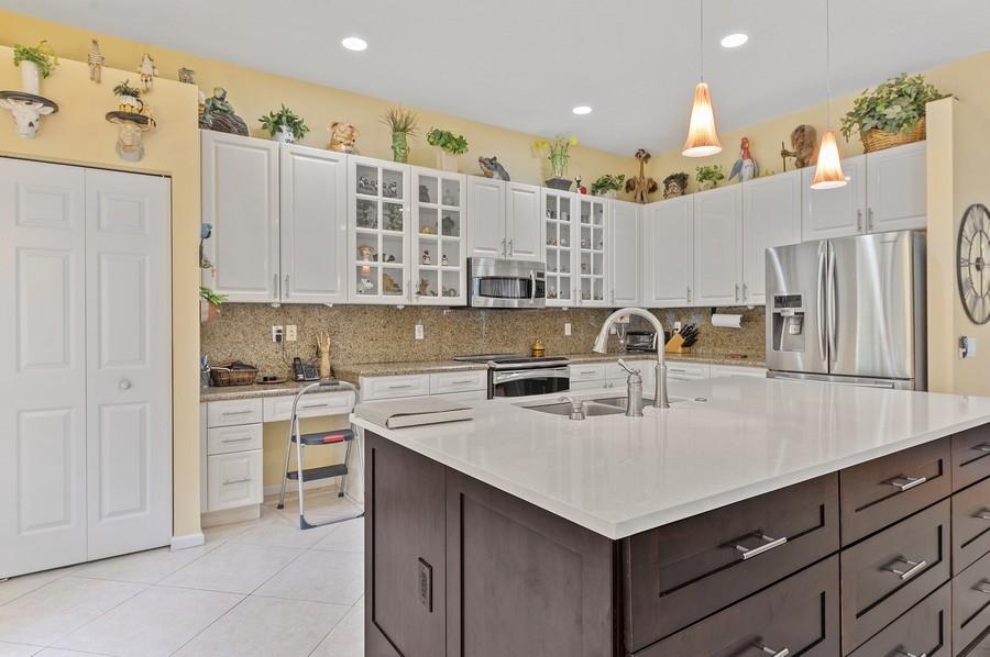 3/2 in Valencia Shores for sale 399,000