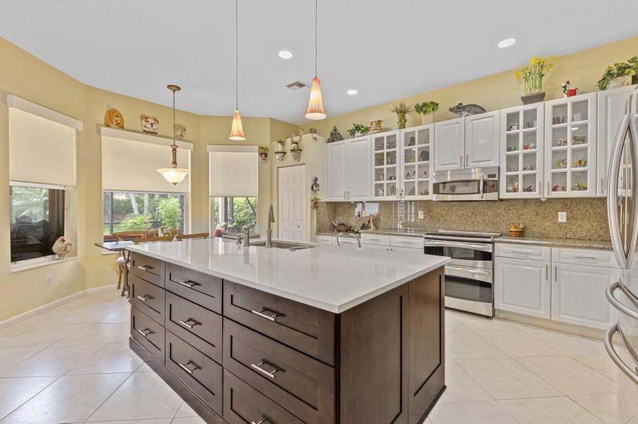 3/2 in Valencia Shores for sale 399,000