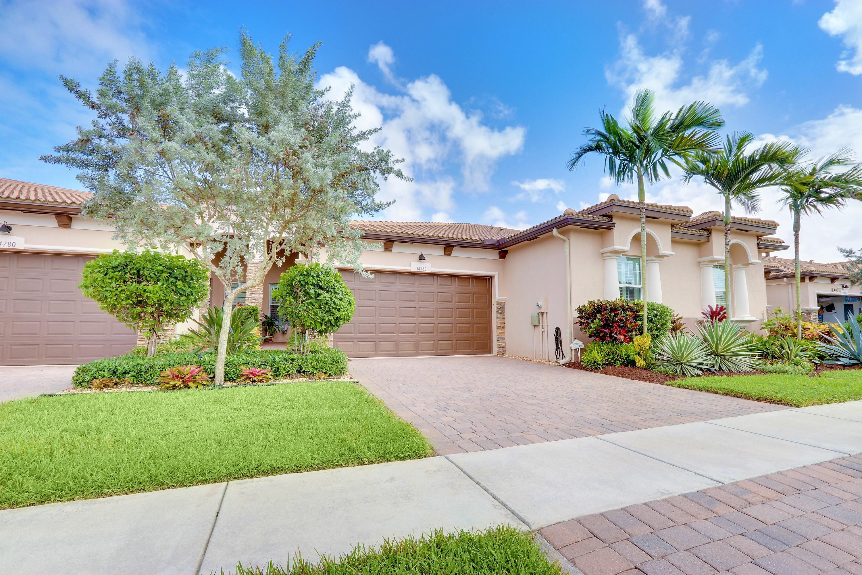 2/2 in Villaggio Reserve for sale 469,000