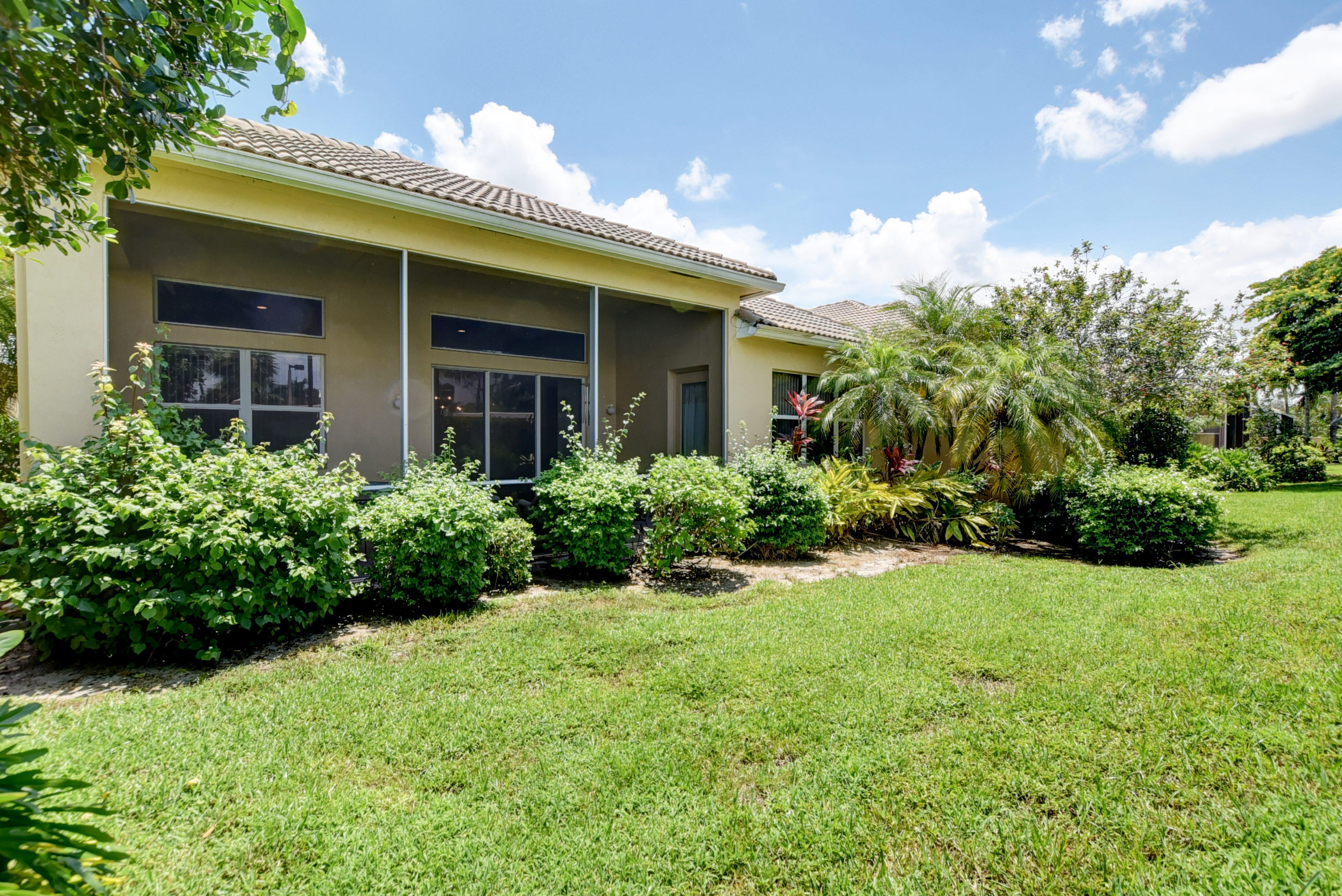 3/2 in Mizner Falls for sale 314,900