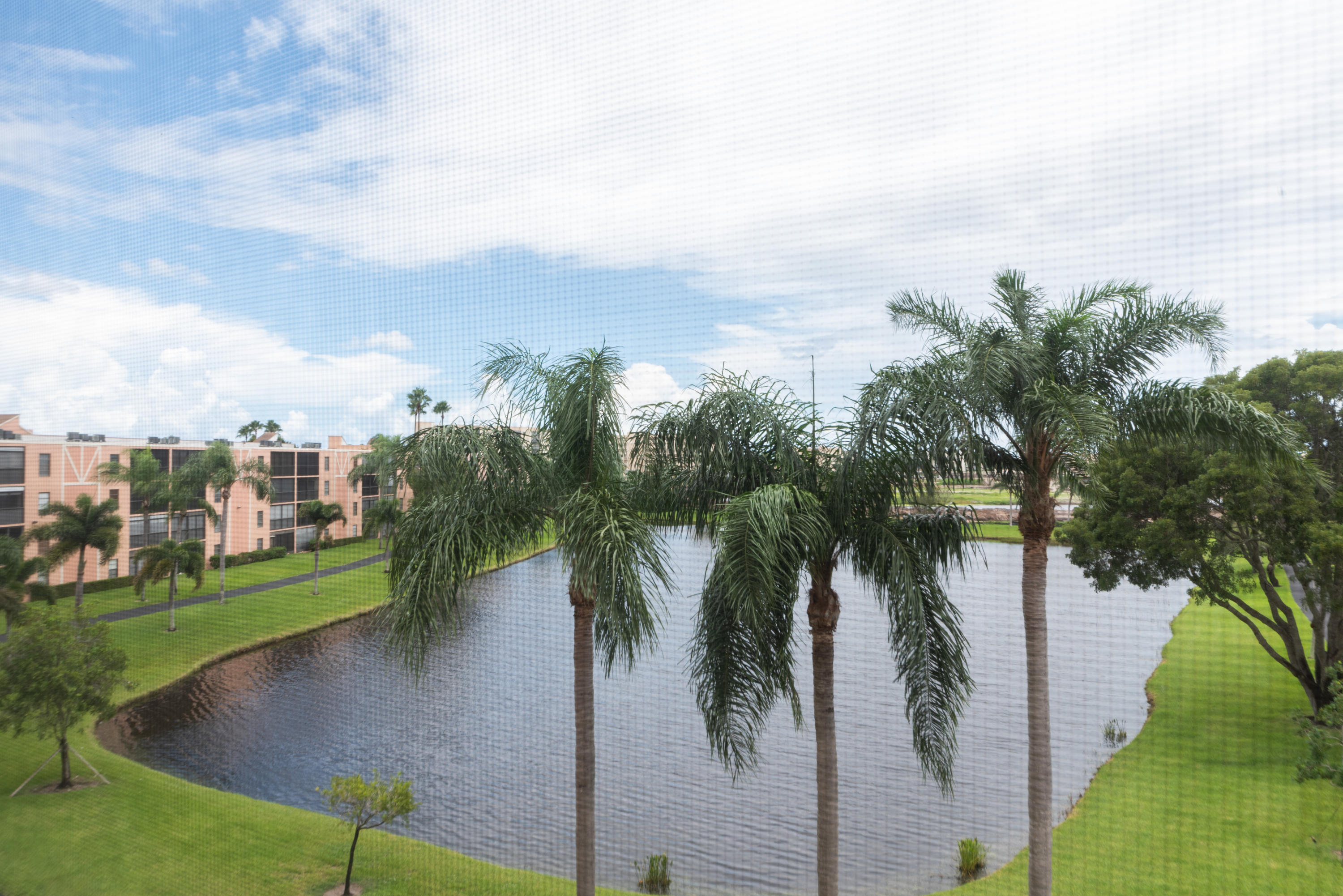 2/2.9 in Huntington Lakes at Huntington Lakes for sale 147,000