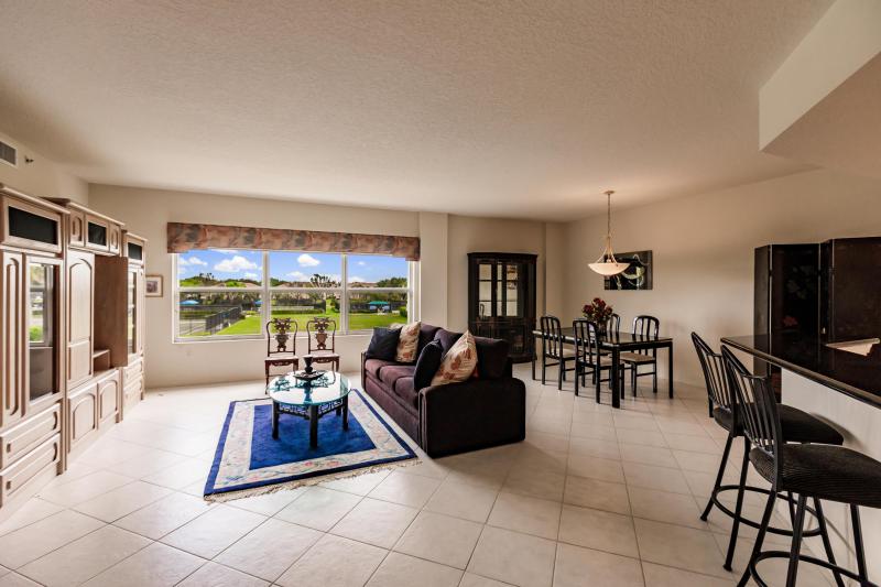 3/2.1 in Regal Shores at Coral Lakes for sale 285,000