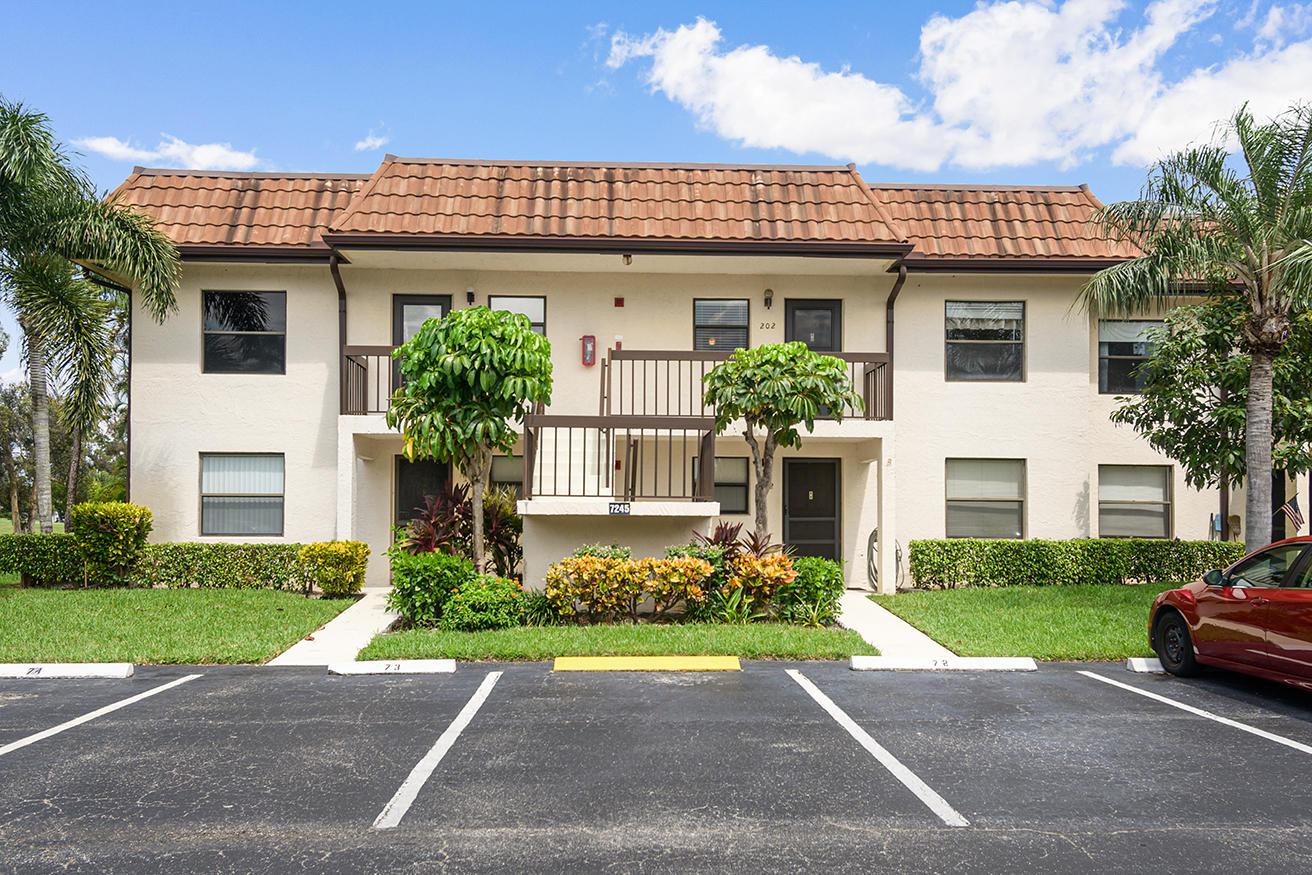 2/2 in Golf Colony Condos at Lucerne Lakes for sale 119,900