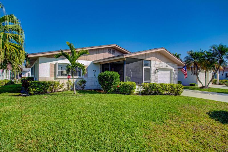 2/2 in Delray Villas IV & V at Delray Villas for sale 264,500