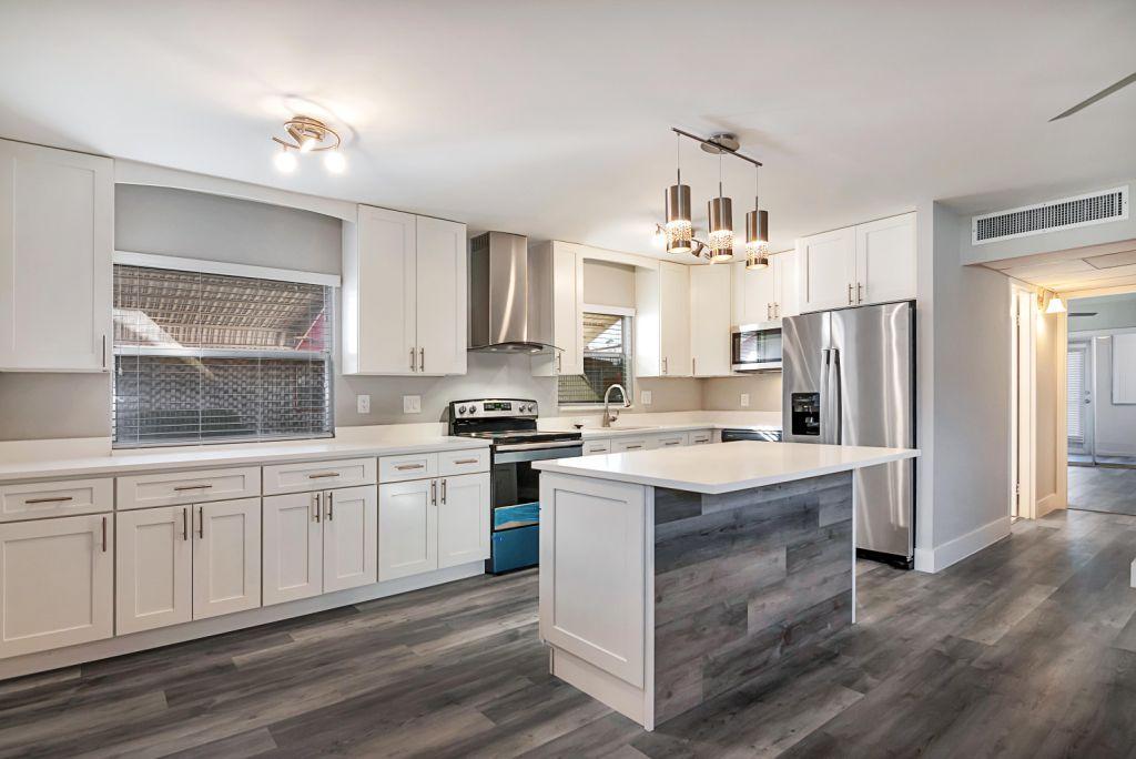 KINGS POINT SEVILLE CONDO 5 properties for sale, Delray Beach,33446 FL. Boca Agency Real Estate.