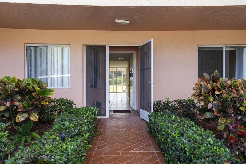 3/2 in Regal Shores at Coral Lakes for sale 185,000
