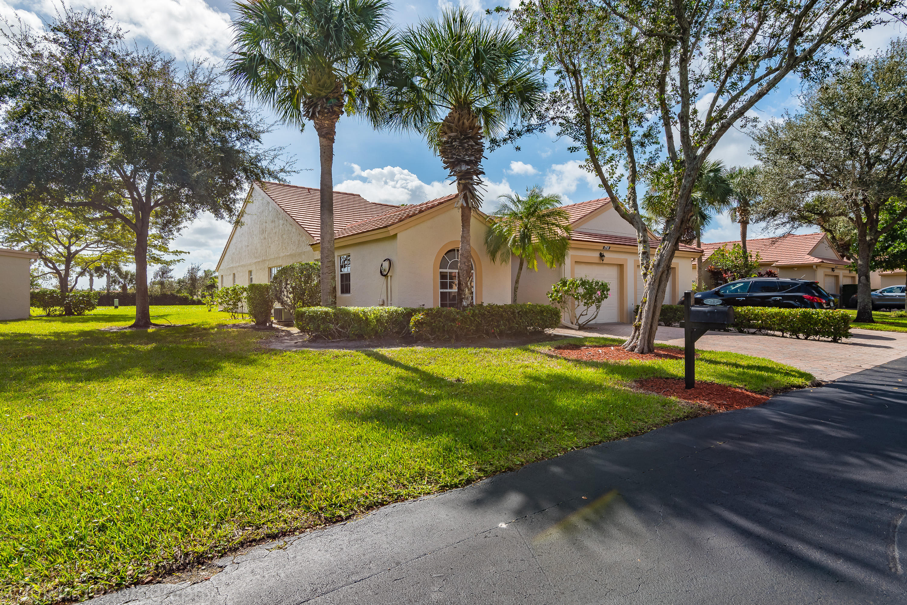 2/2 in Emerald Pointe for sale 229,000