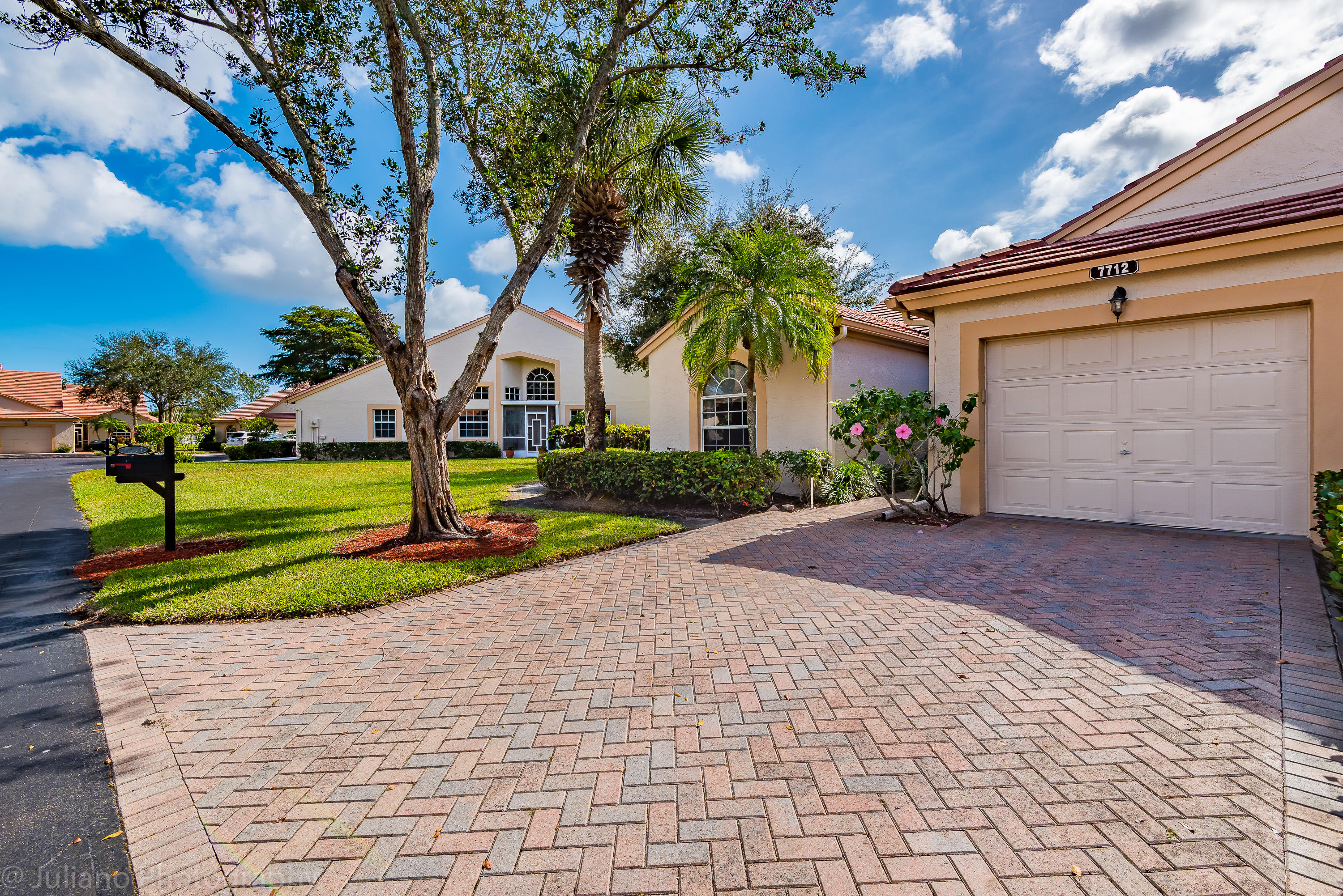 2/2 in Emerald Pointe for sale 229,000