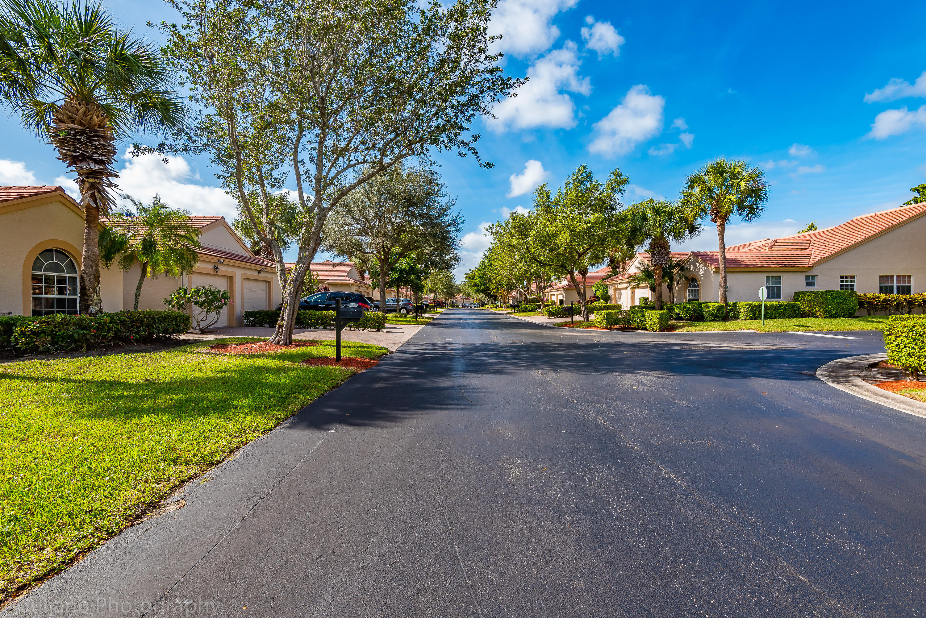 2/2 in Emerald Pointe for sale 229,000