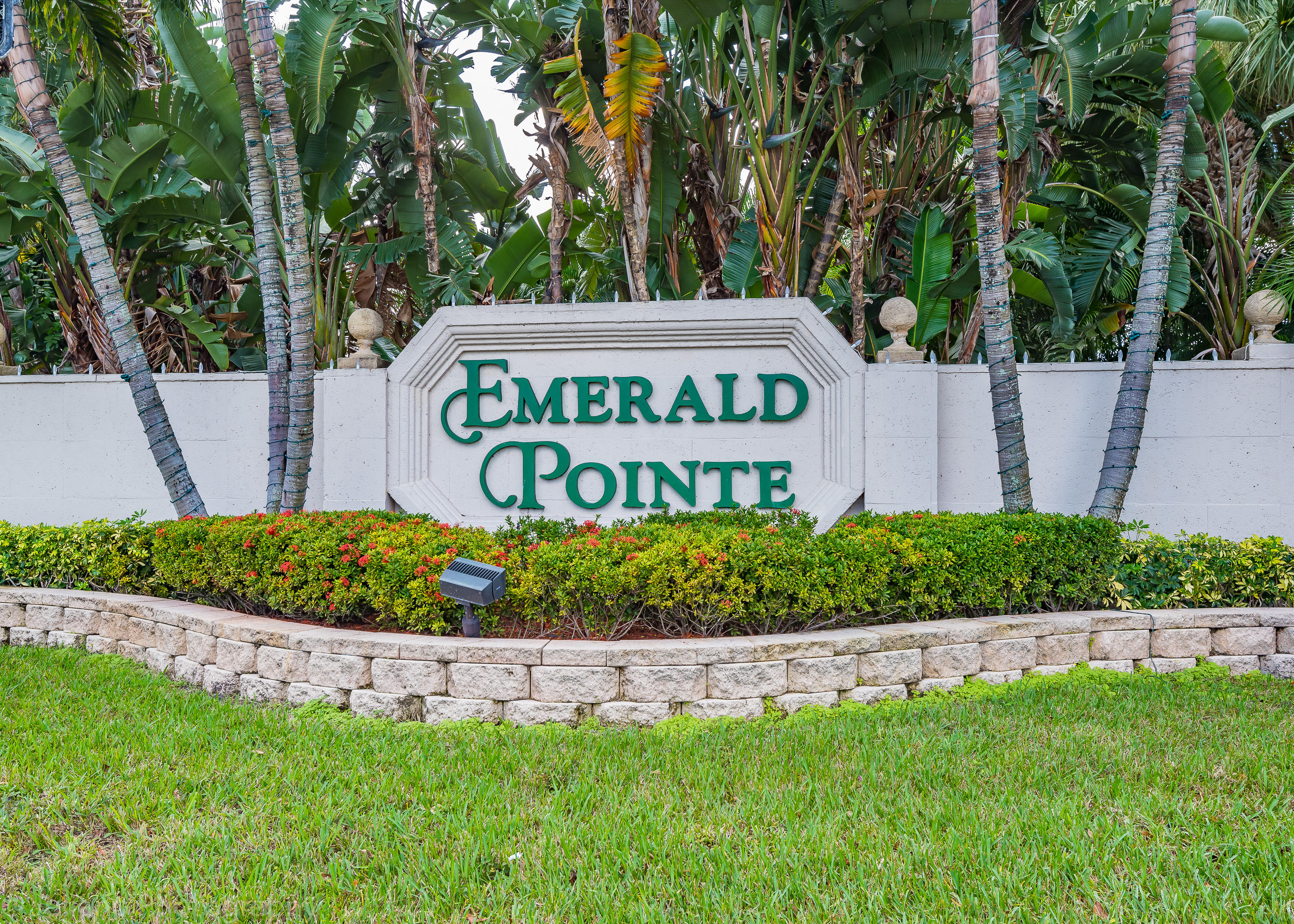 2/2 in Emerald Pointe for sale 229,000