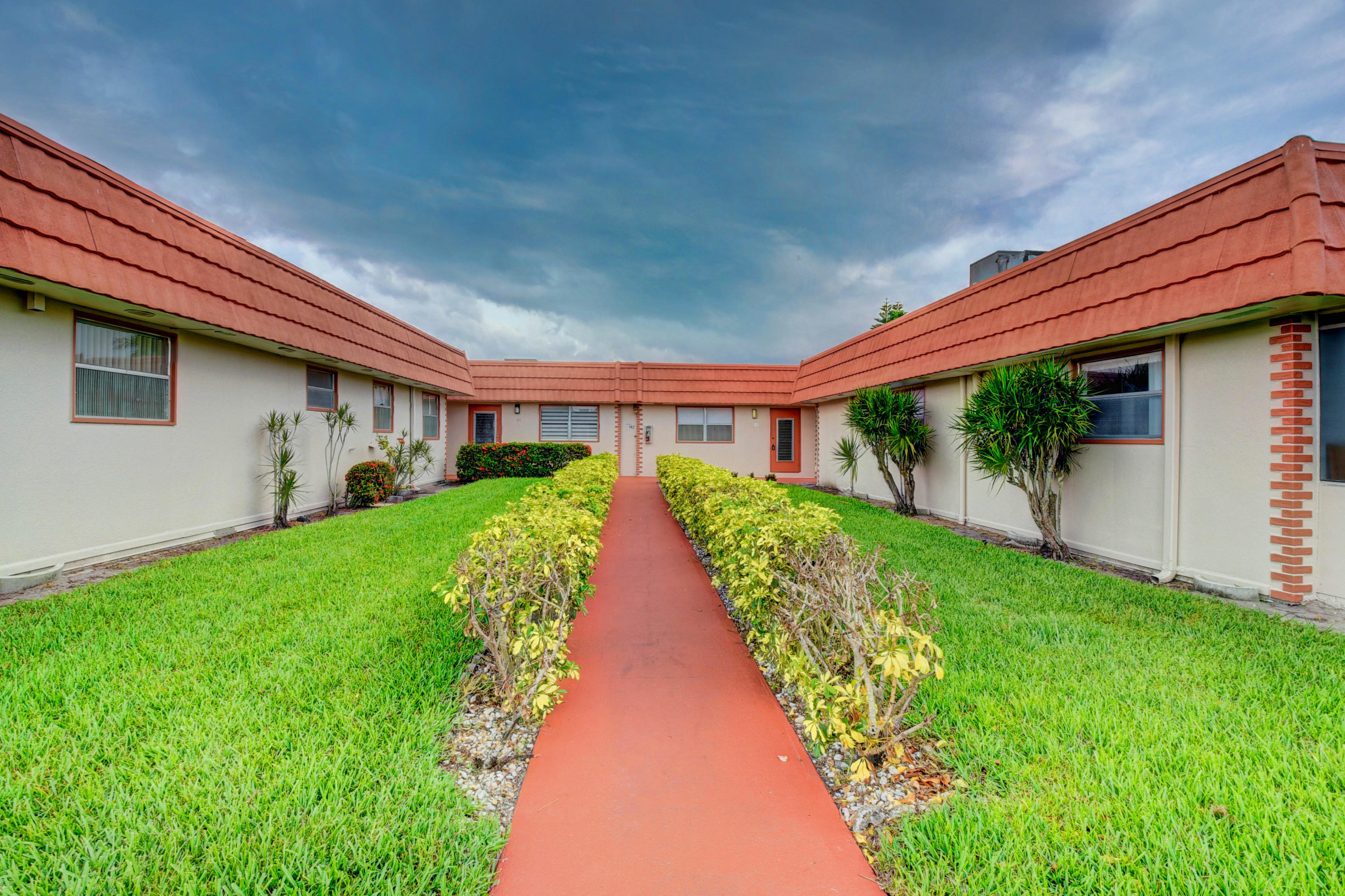 KINGS POINT SEVILLE CONDO 7 properties for sale, Delray Beach,33446