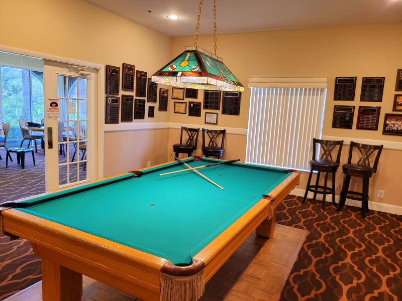 2/2 in Emerald Pointe for sale 345,000