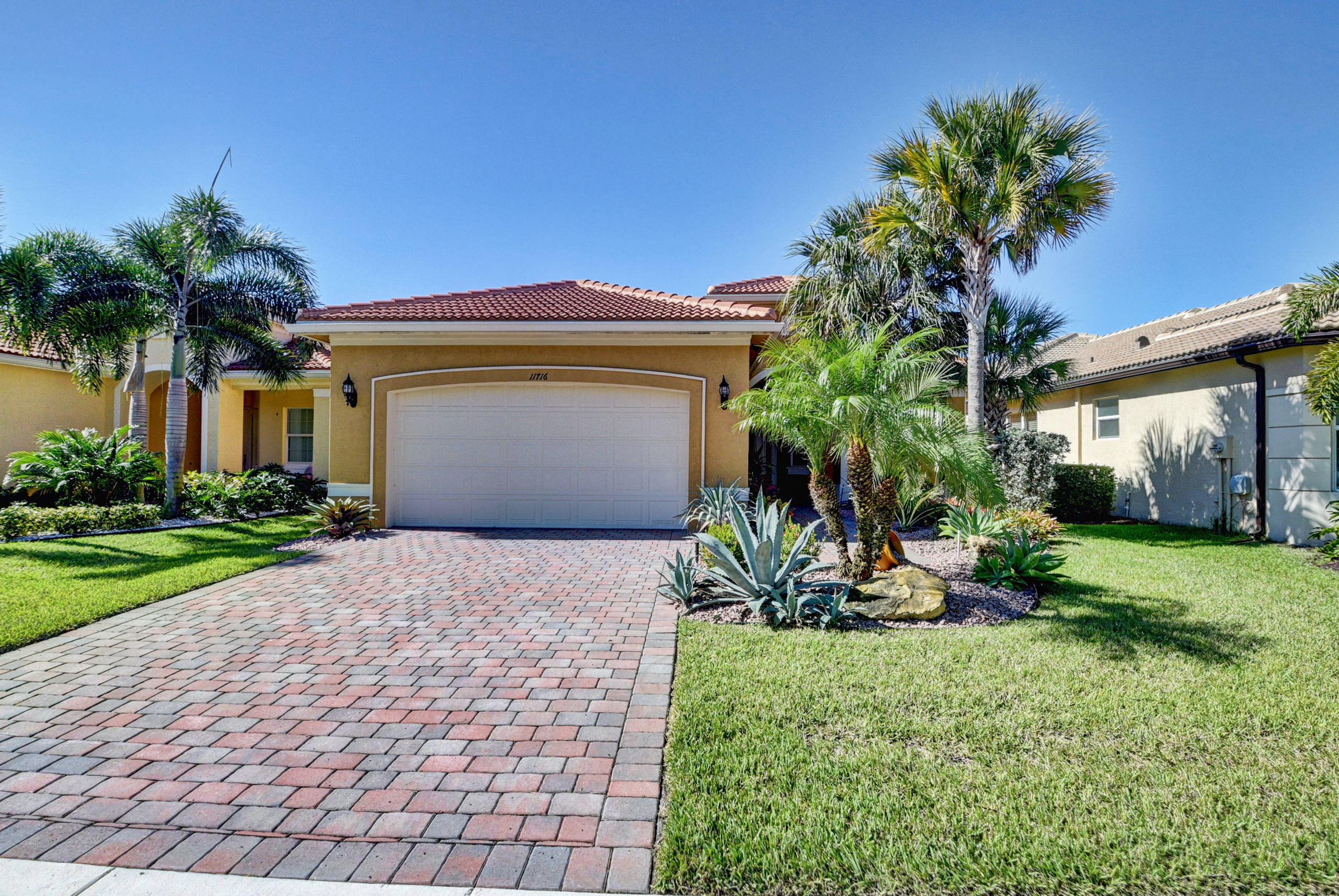 2/2 in Valencia Cove for sale 559,000