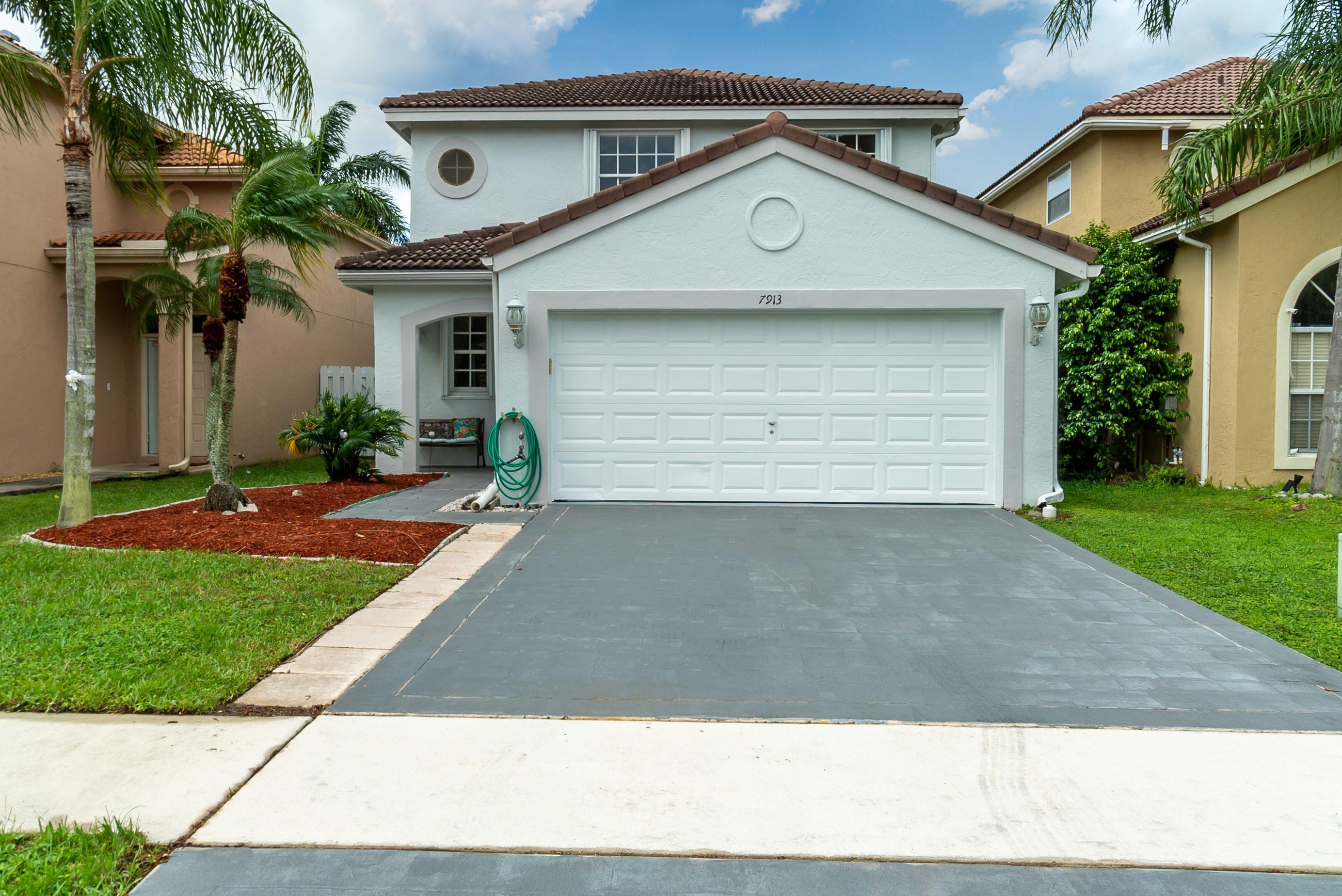 LAKE CHARLESTON 10 properties for sale, Lake Worth,33467 FL. Boca Agency Real Estate.