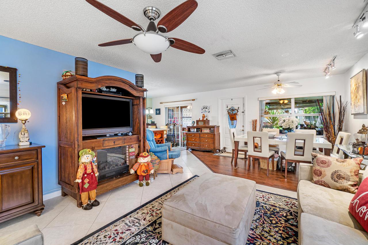 2/2 in Delray Villas I at Delray Villas for sale 174,900