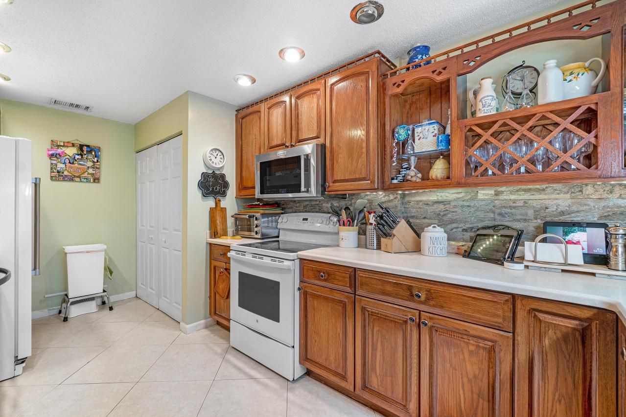 2/2 in Delray Villas I at Delray Villas for sale 174,900