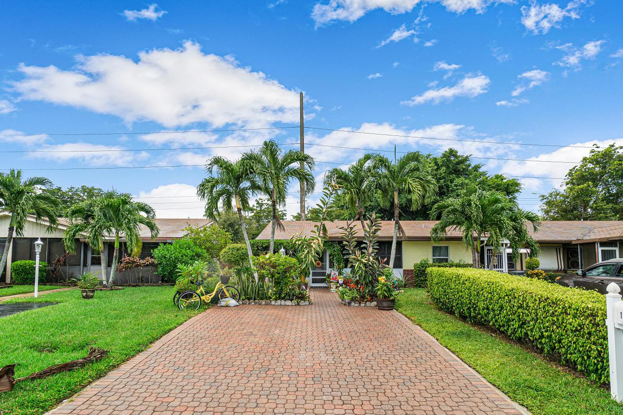 2/2 in Delray Villas I at Delray Villas for sale 174,900