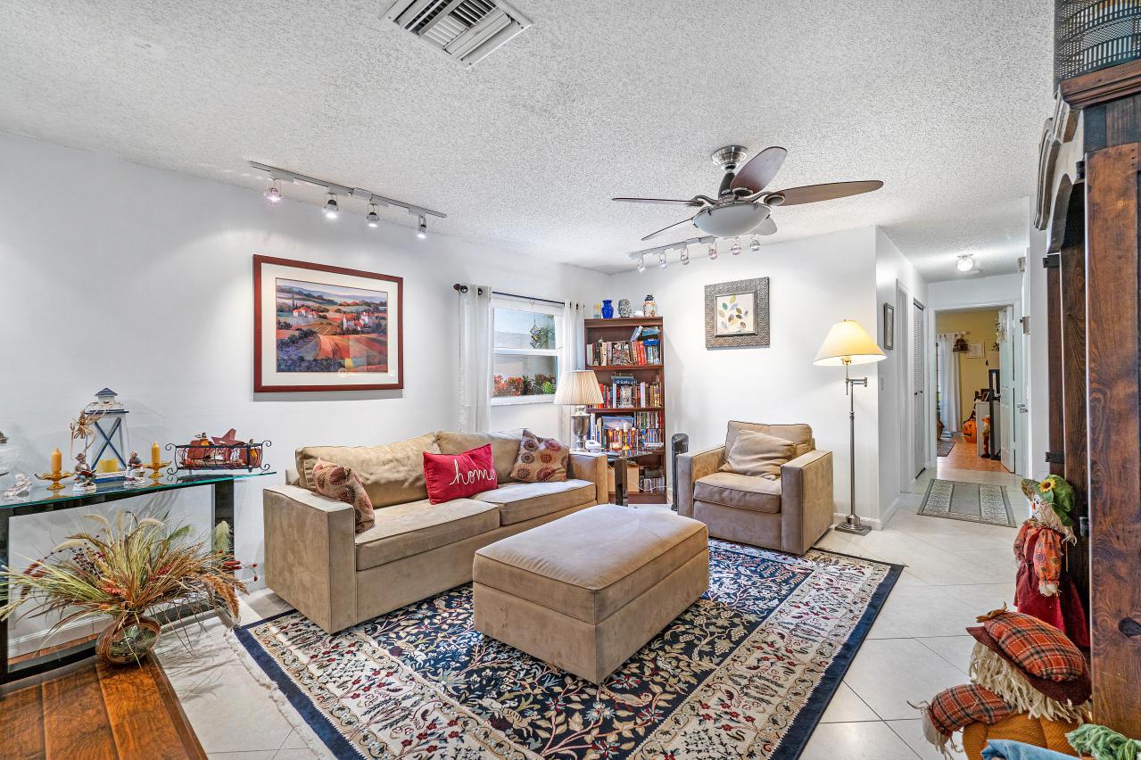 2/2 in Delray Villas I at Delray Villas for sale 174,900