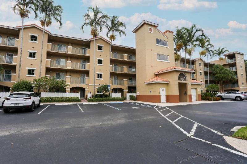 2/2 in Coral Cove at Coral Lakes for sale 224,900