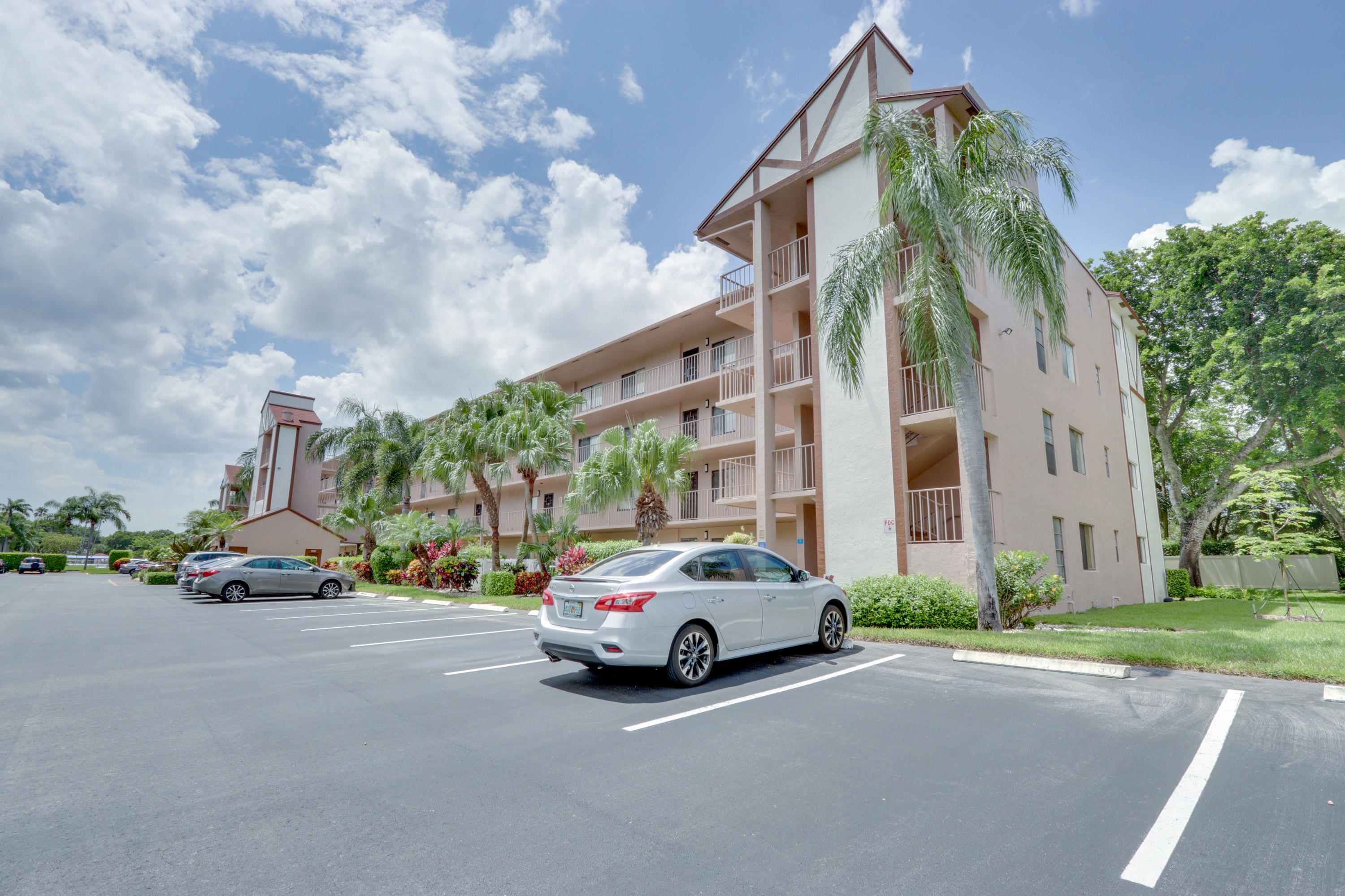 2/2 in Huntington Lakes at Huntington Lakes for sale 142,500