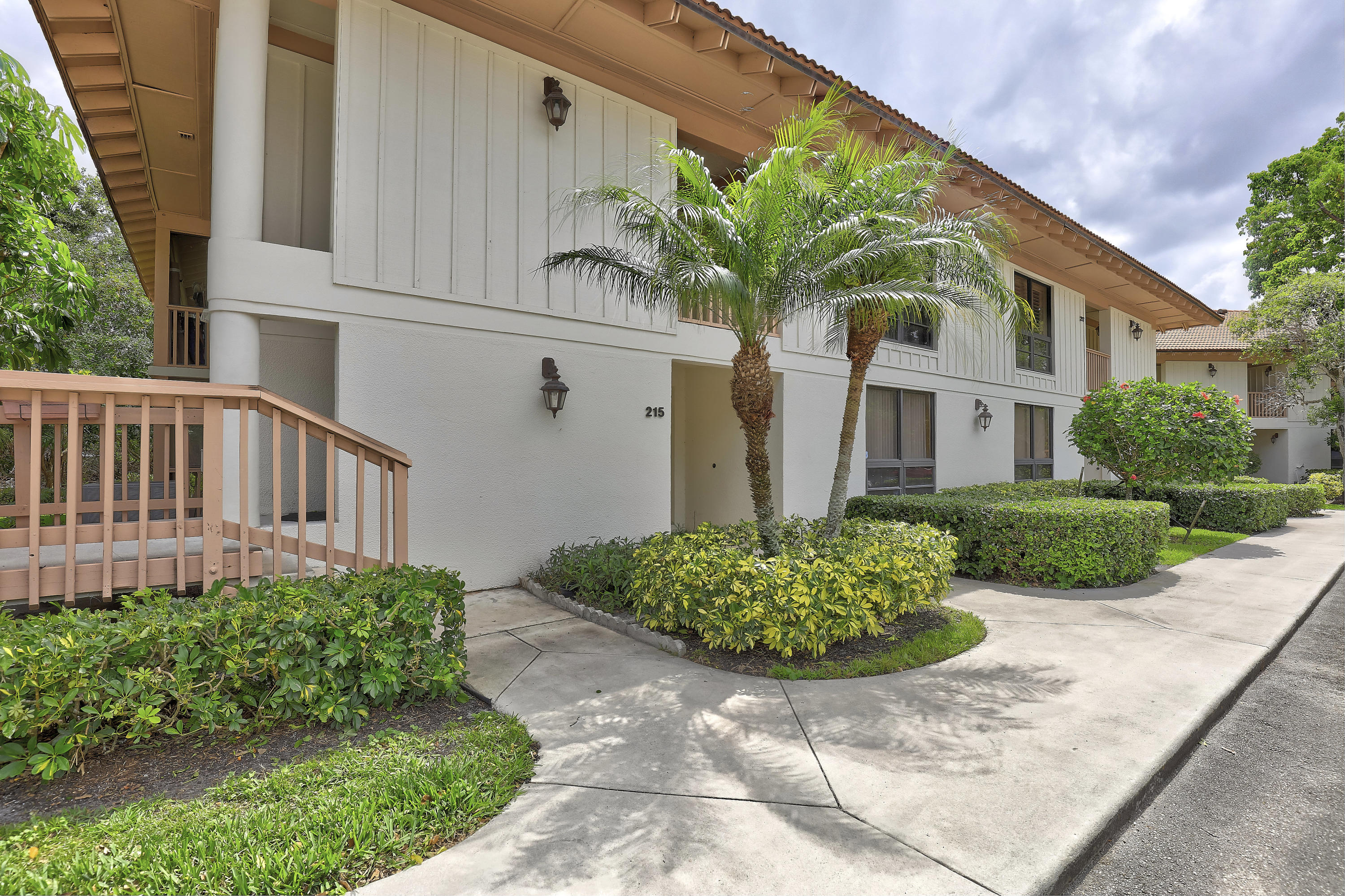 GOLF VILLAS 8 properties for sale, Palm Beach Gardens,33418 FL. Boca Agency Real Estate.