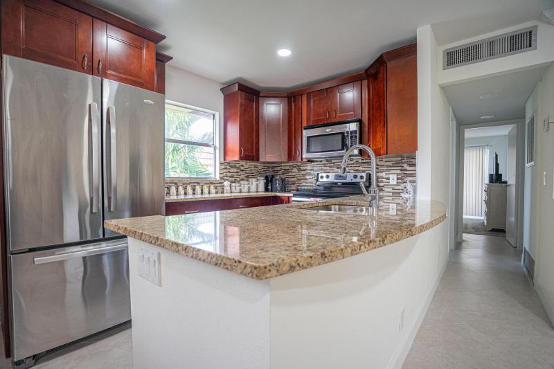 KINGS POINT SAXONY CONDOS 16 properties for sale, Delray Beach,33446 FL. Boca Agency Real Estate.