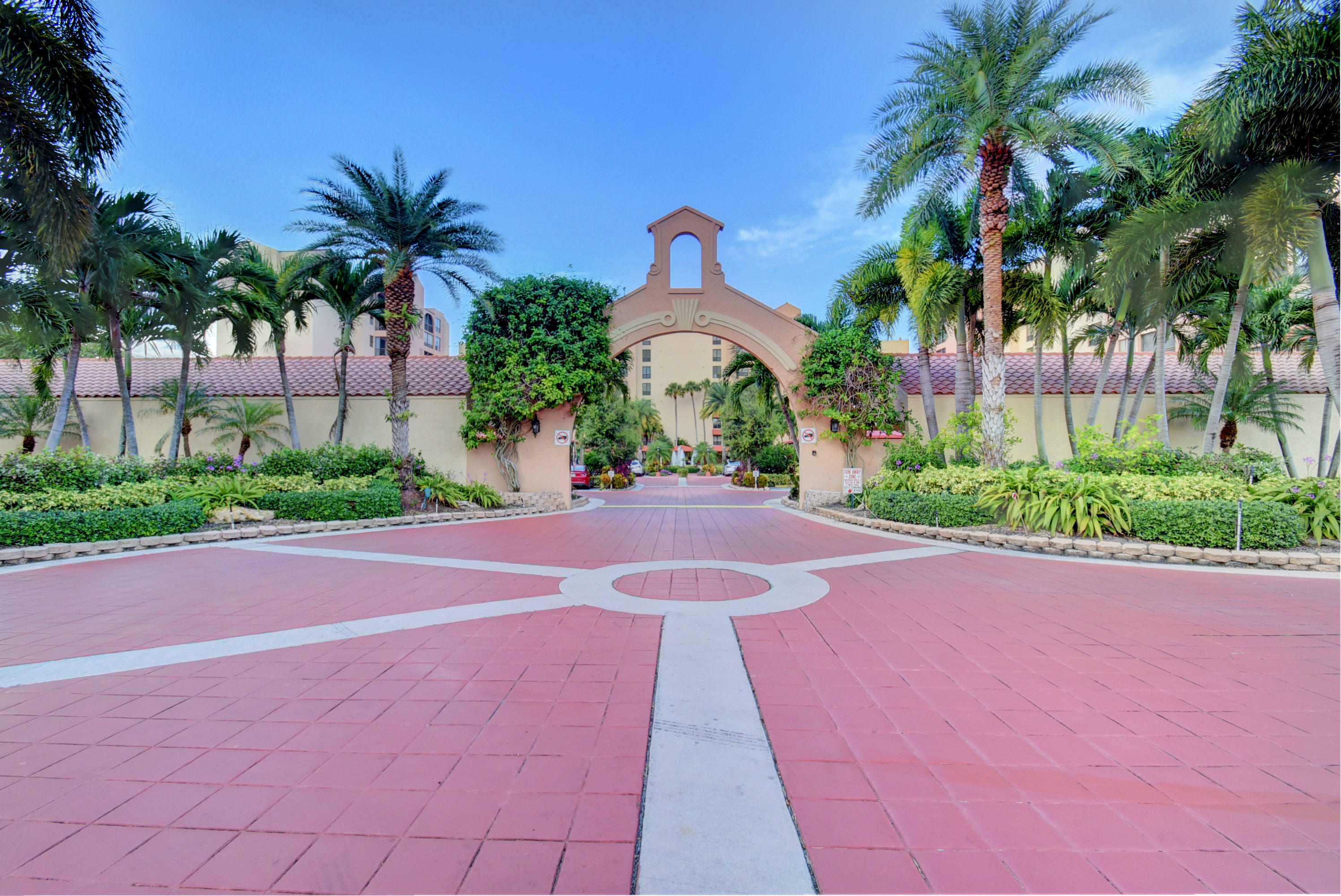 2/2 in Promenade at Boca Pointe for sale 299,999