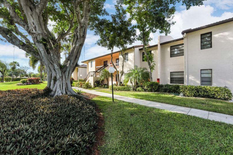 VISTAS OF BOCA LAGO CONDOVISTAS OF BOCA LAGO 5 properties for sale