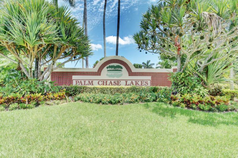 3/2 in Palm Chase Lakes for sale 235,000