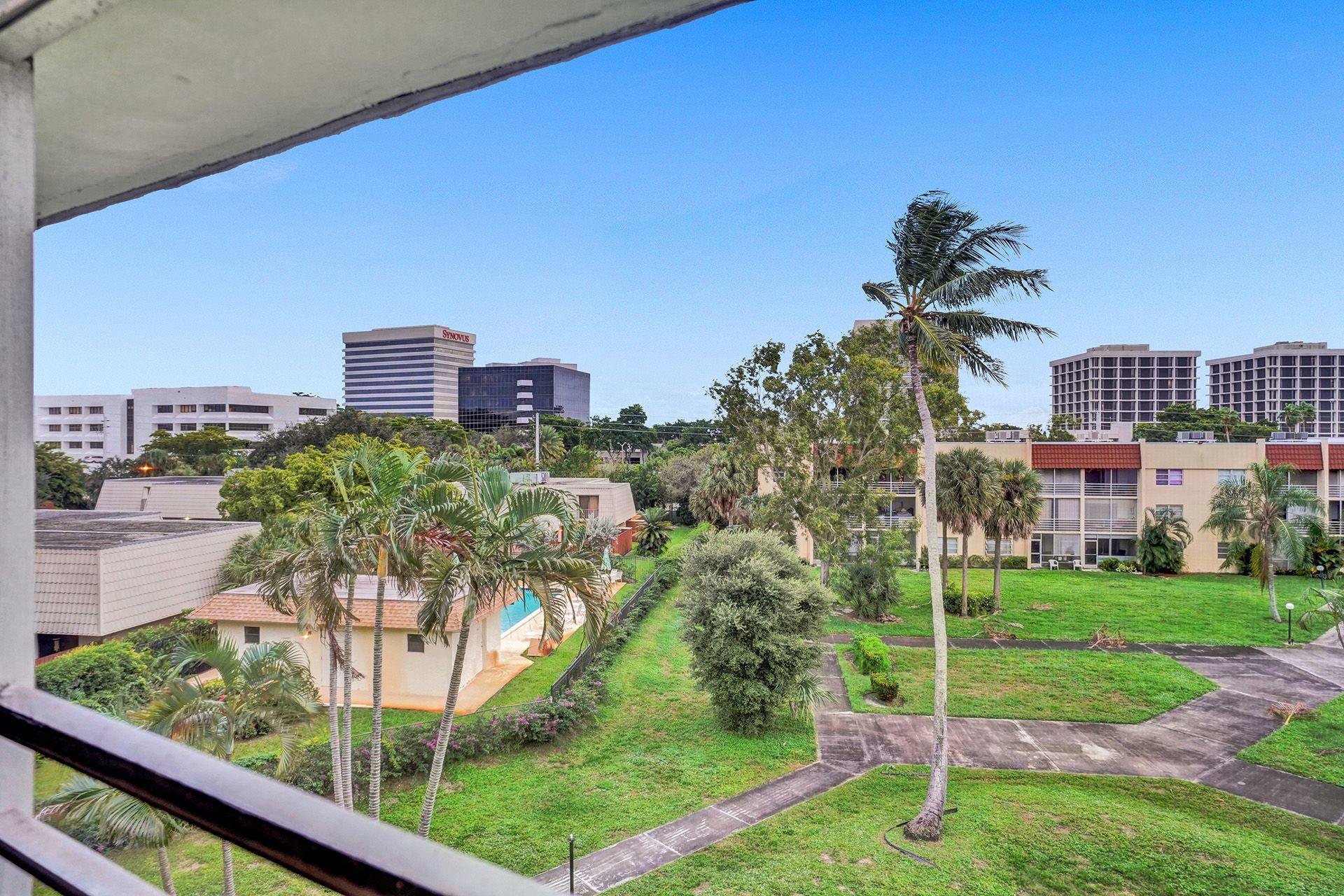 TOWN 367 properties for sale, Lake Worth,33460 FL. Boca Agency Real Estate.