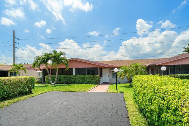 2/2 in Delray Villas I at Delray Villas for sale 224,990