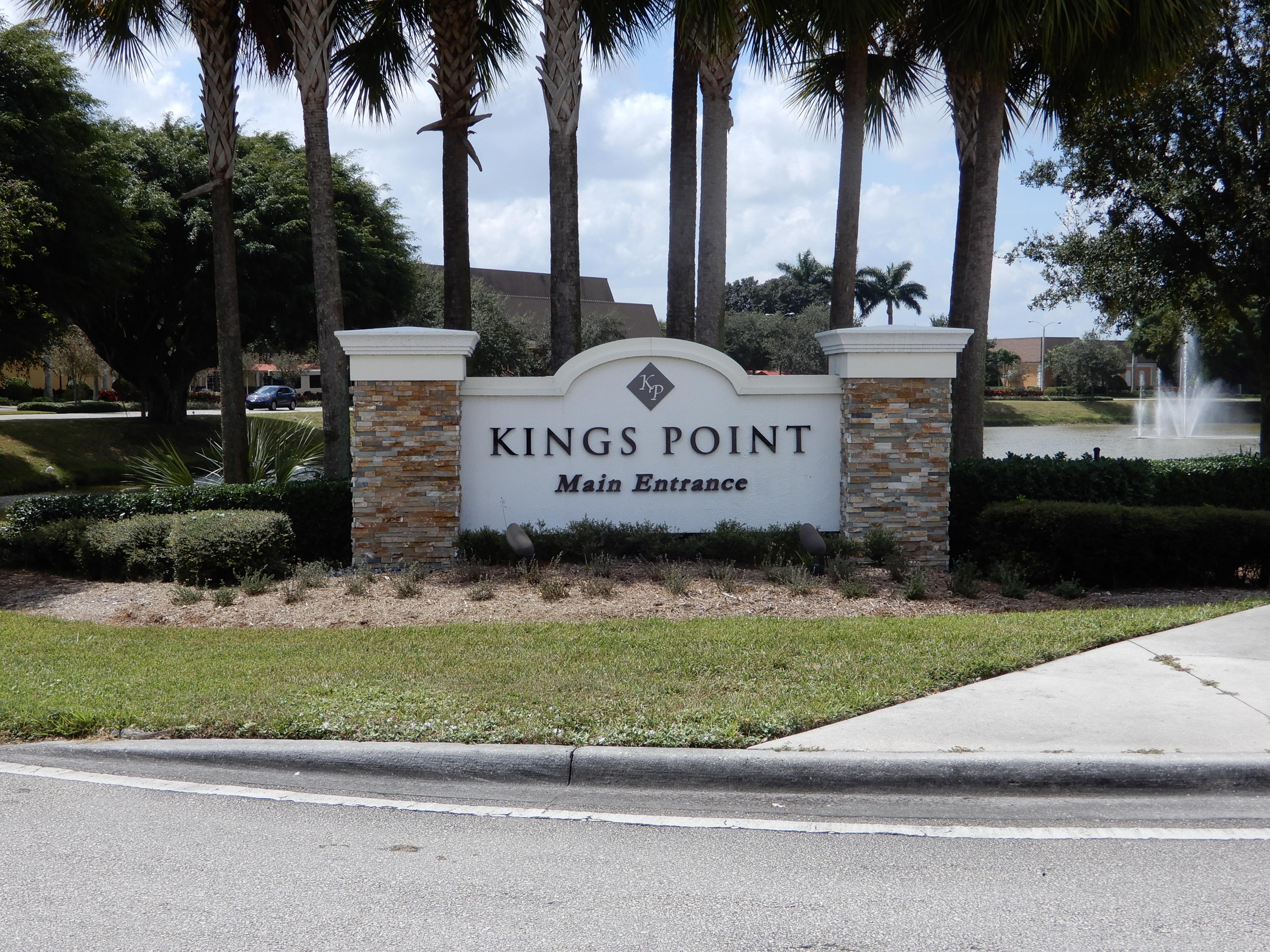 MLS R10569951 in KINGS POINT SEVILLE CONDOKINGS POINT SEVILLE CONDO