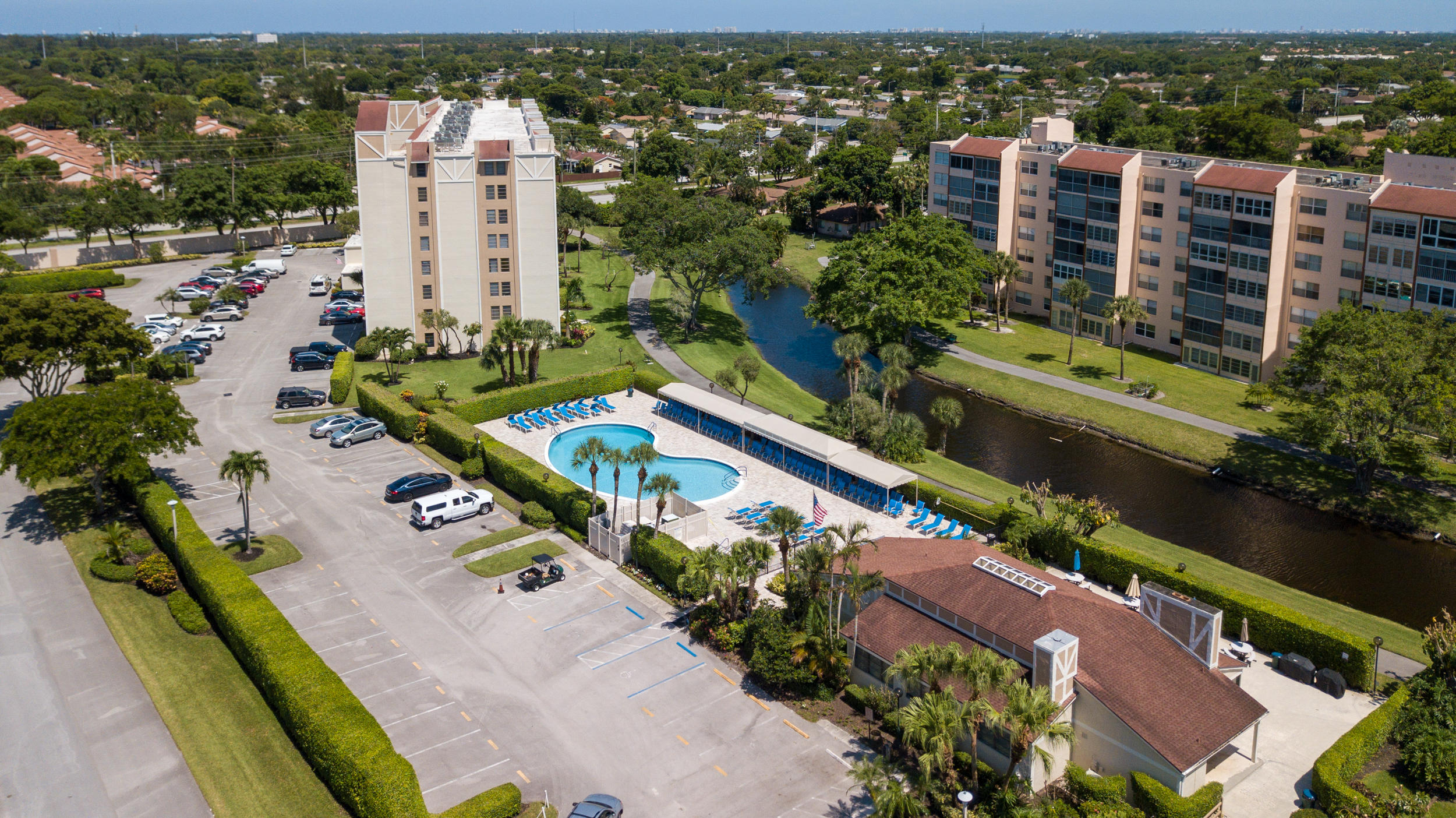 2/2 in Huntington Lakes at Huntington Lakes for sale 146,000