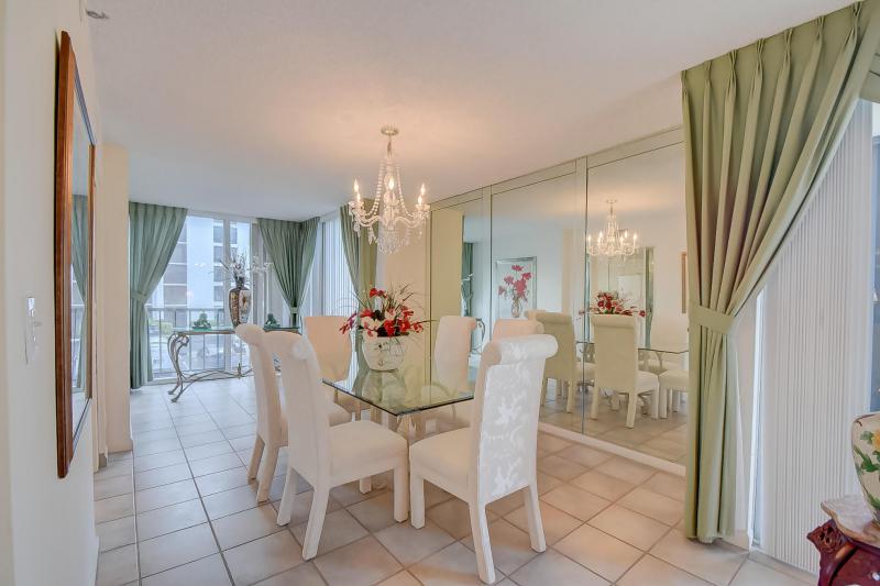 LAKEWOOD MIDRISE CONDO 10 properties for sale, Boca Raton,33434 FL