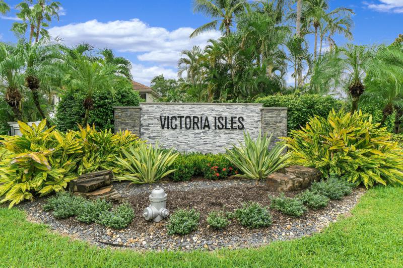 Boca Raton: Victoria Isles - listed at 725,000 (4125 NW 58th Lane)