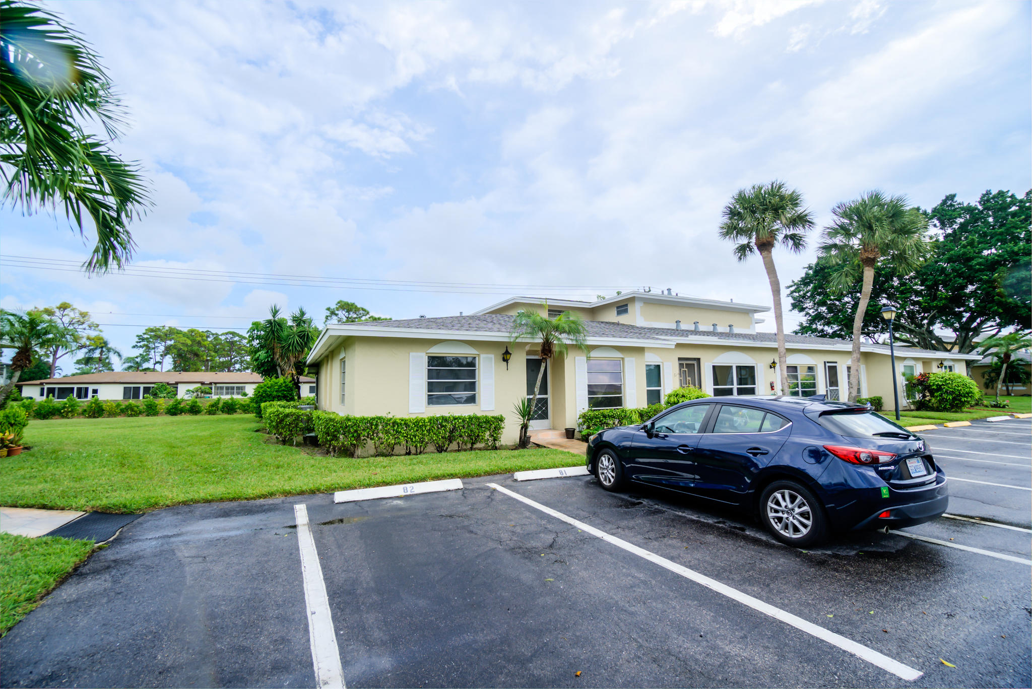 2/2 in Palm Greens for sale 189,900