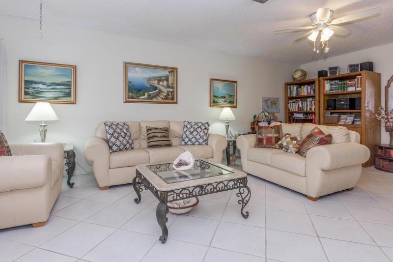 2/2 in Delray Villas III at Delray Villas for sale 160,000