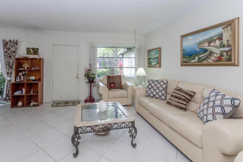 2/2 in Delray Villas III at Delray Villas for sale 160,000