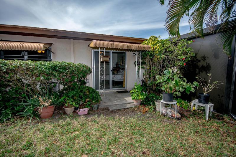 2/2 in Delray Villas III at Delray Villas for sale 160,000