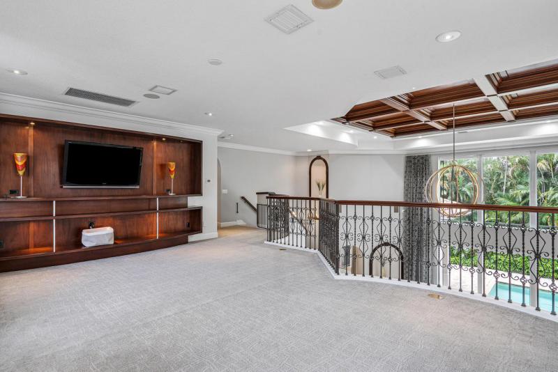 5/6.1 in Woodfield Hunt Club for sale 1,975,000