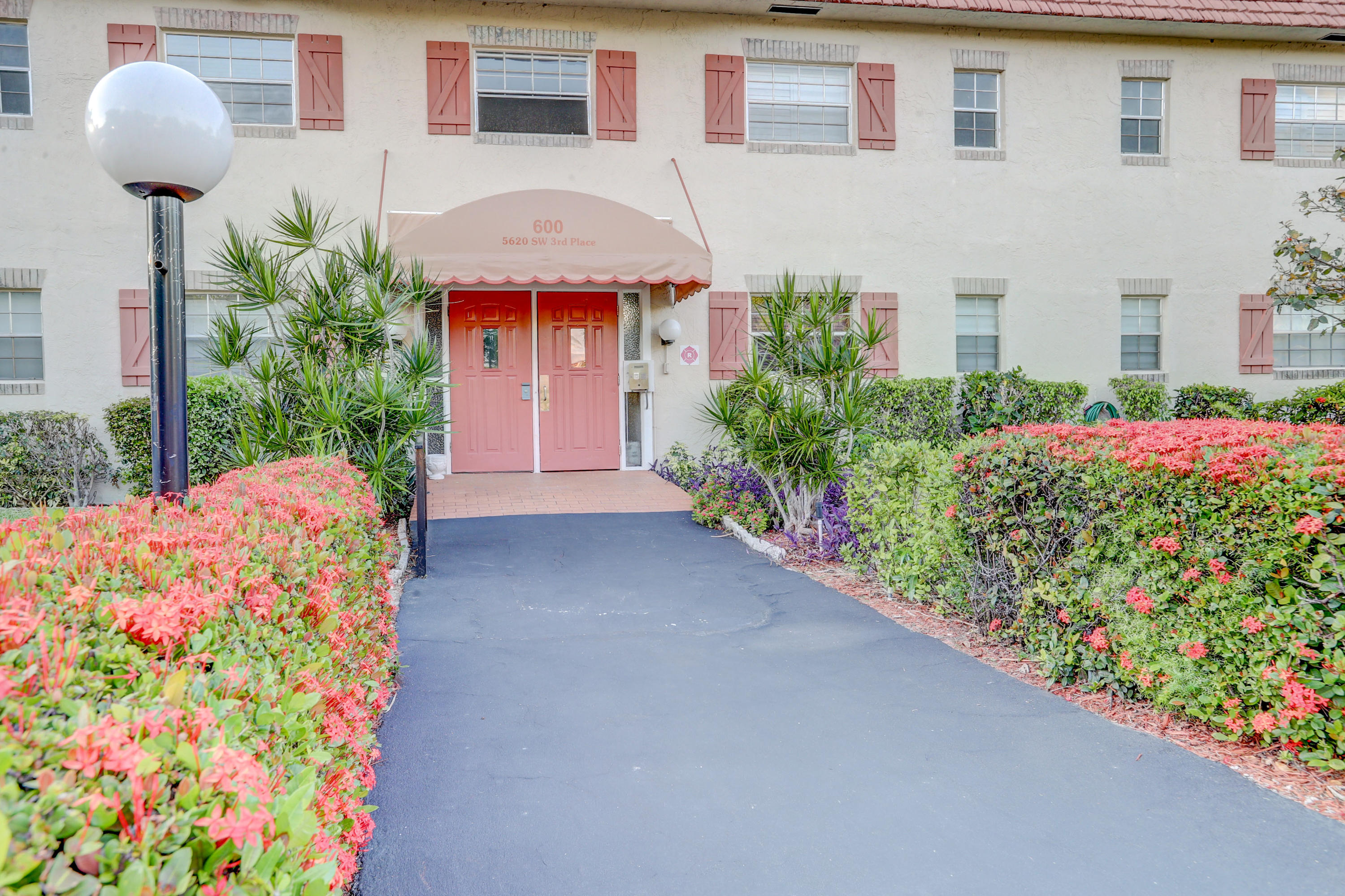 MEADOWS 3 properties for sale, Margate,33068 FL. Boca Agency Real Estate.