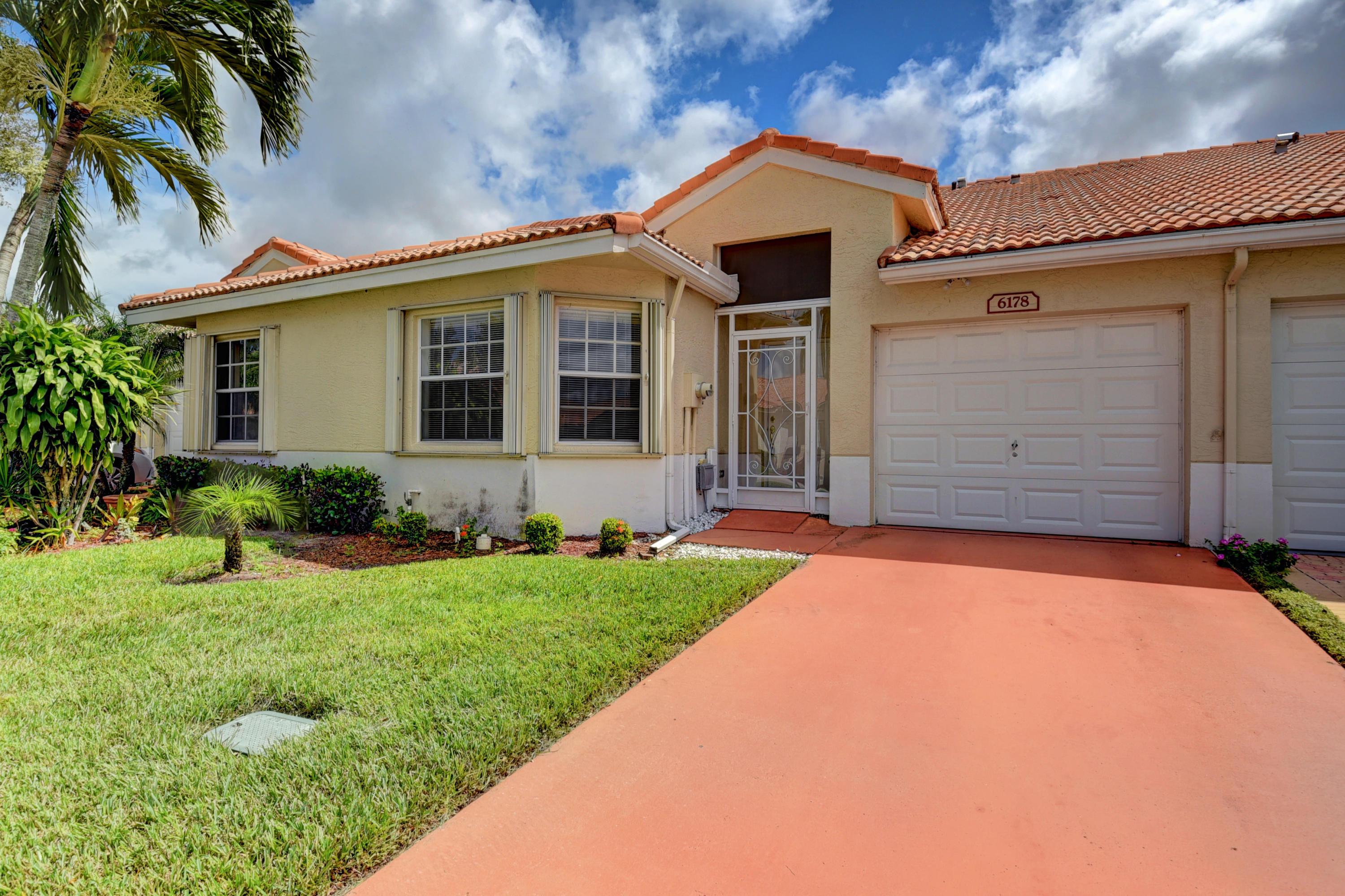 2/2 in Floral Lakes for sale 255,000