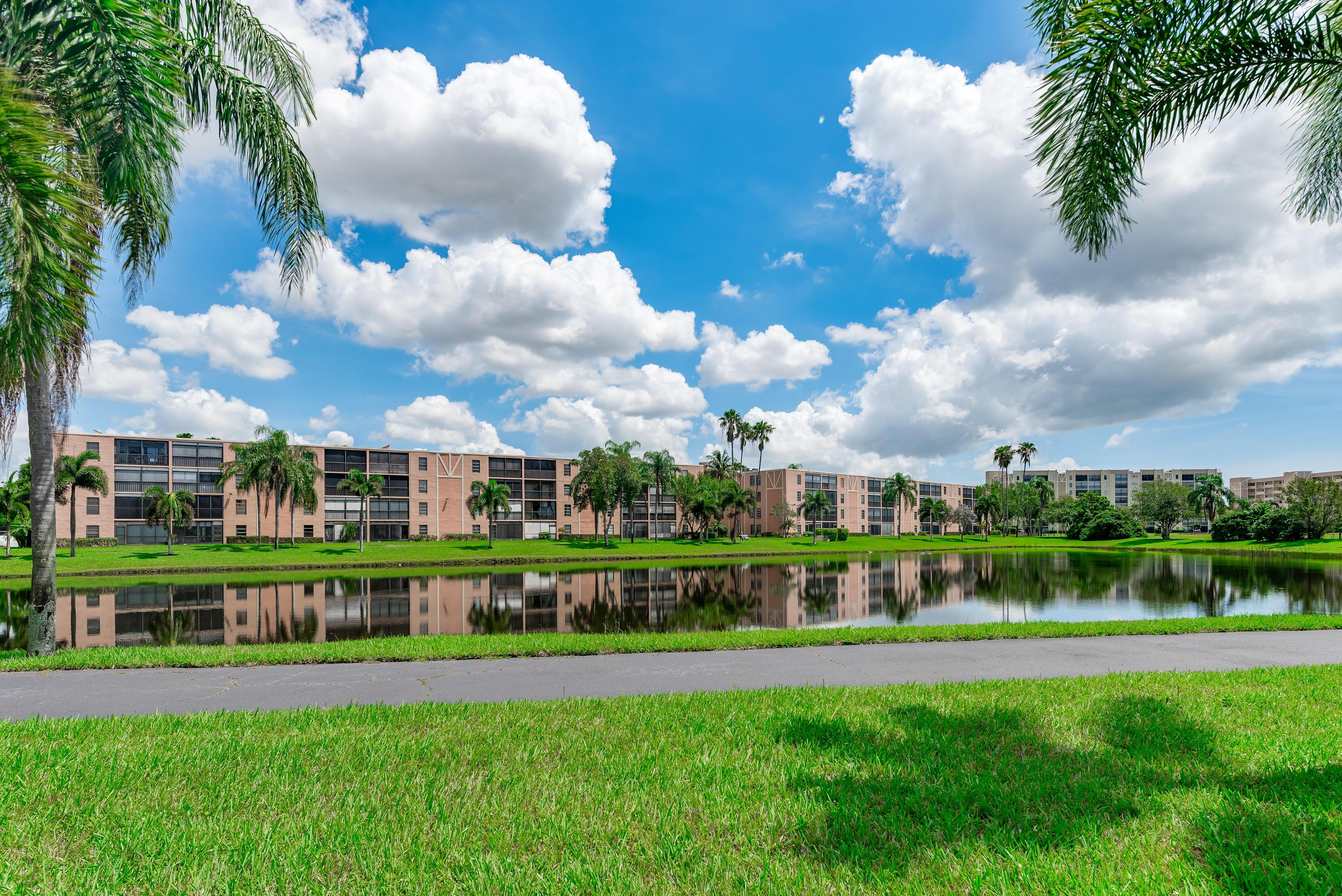 2/2 in Huntington Lakes at Huntington Lakes for sale $172,000